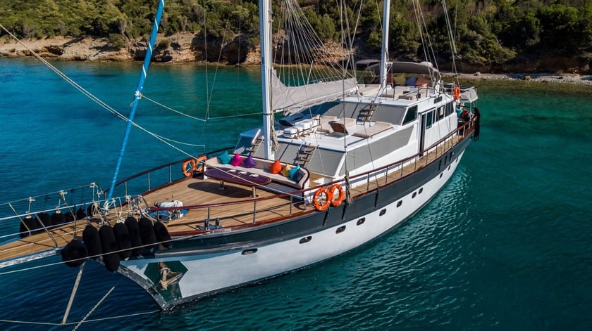 Bodrum Gulet 6 cabin 12 berths 12 guests 24 m Listing Number: #8802 2