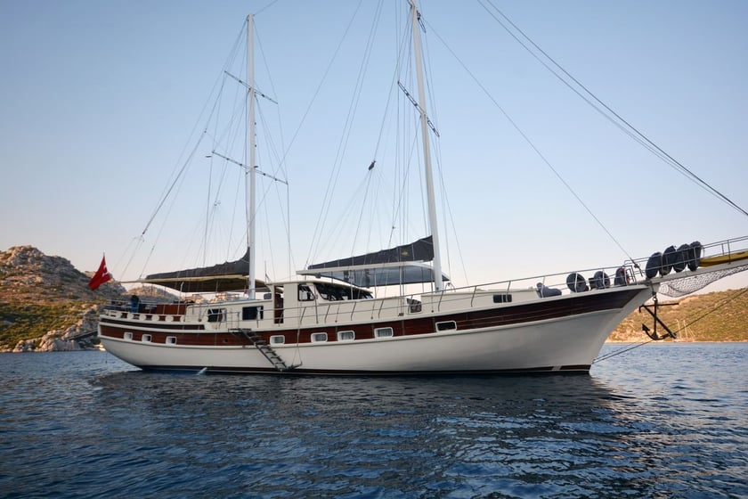 Bozburun Gulet 8 kabin Konaklama 16 kişi Seyir 16 kişi 28 m İlan No: #8876