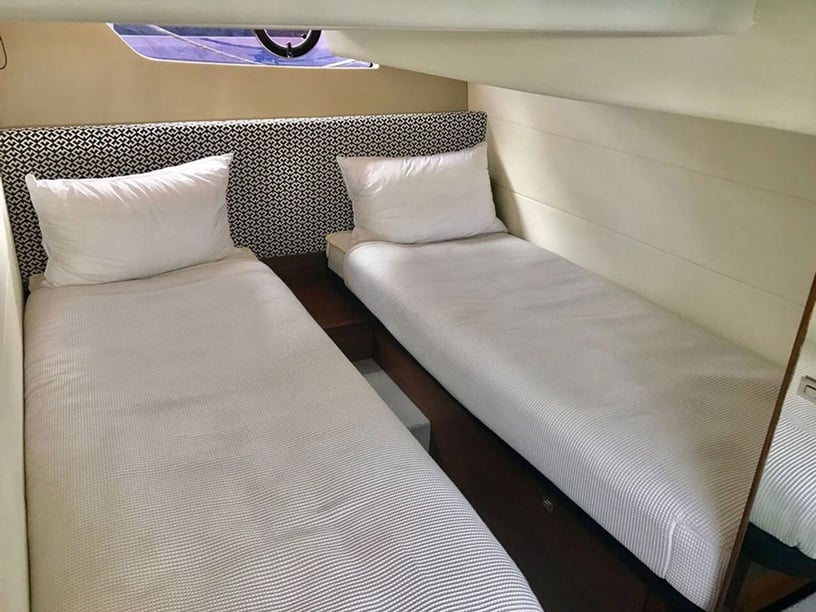 Phuket Motoryacht 2 Kabine 2 Liegeplätze 8 Gäste 42 ft Nummer des Inserats: #8882 2