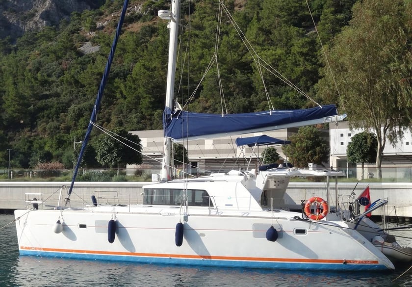 Marmaris Catamaran 3 cabin 6 berths 6 guests 13.61 m Listing Number: #9267 2