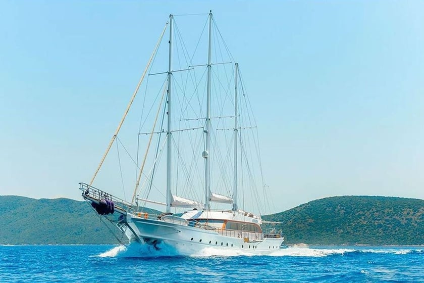 Marmaris Gulet 6 cabin 12 berths 12 guests 38 m Listing Number: #9275 5