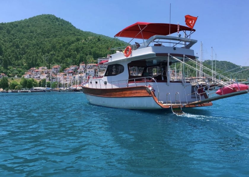 Fethiye Motor Yacht 2 cabin 4 berths 8 guests 15 m Listing Number: #9344 3