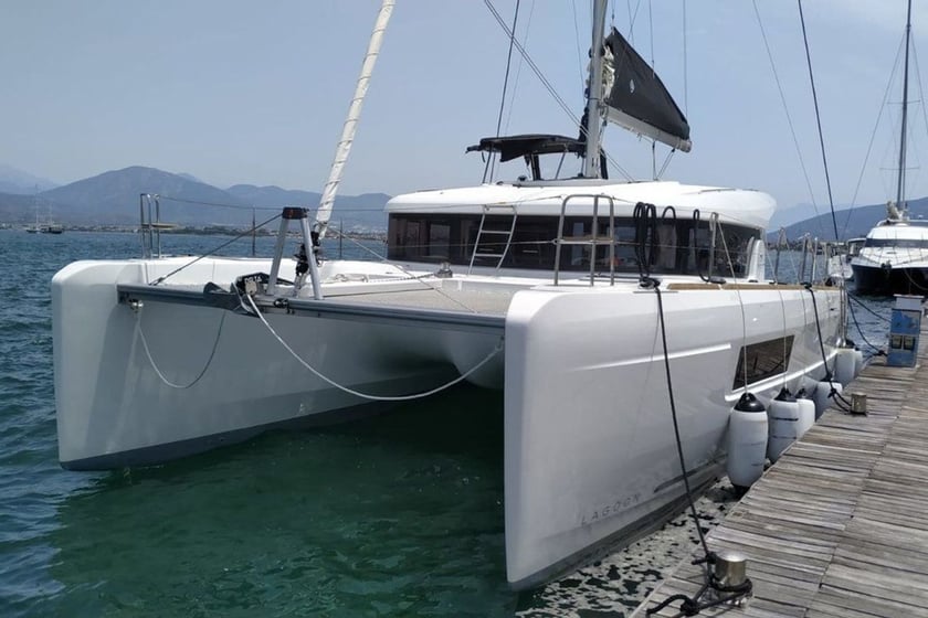 Fethiye Catamaran Cabine 4  8  slaapplaatsen 8  gasten 40 ft Lijstnummer: #9483