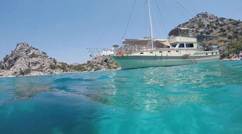 Bozburun Gulet 3 cabin 6 berths 6 guests 16 m Listing Number: #9502 2
