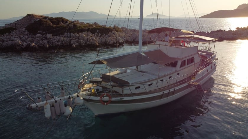 Bozburun Gulet 3 cabin 6 berths 6 guests 16 m Listing Number: #9502 4