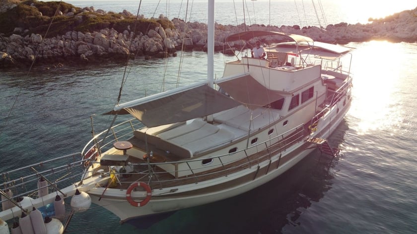 Bozburun Gulet 3 cabin 6 berths 6 guests 16 m Listing Number: #9502