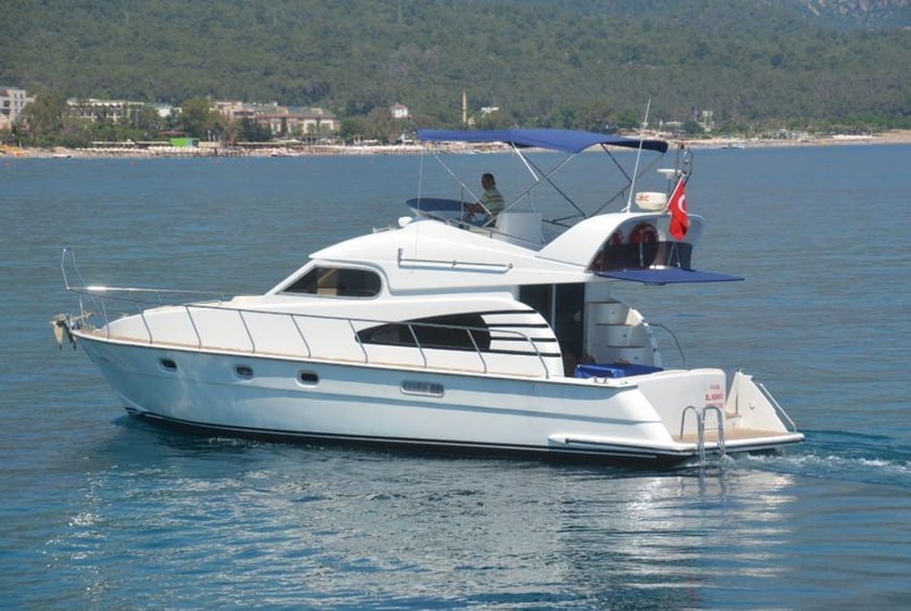 Kemer Yate a motor Cabina 1  2  literas 12  invitados 14 m Número de anuncio: #9690 3