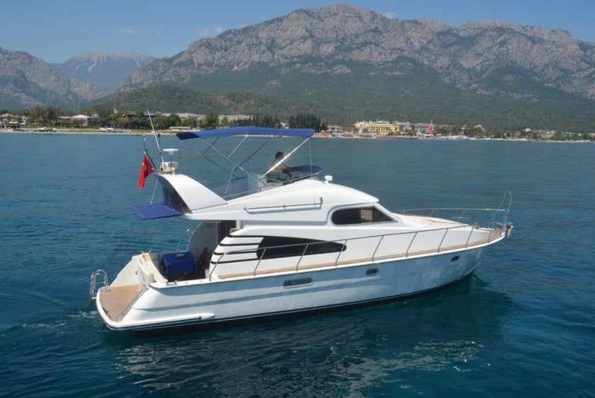 Kemer Yate a motor Cabina 1  2  literas 12  invitados 14 m Número de anuncio: #9690 4