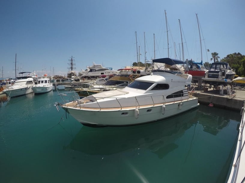 Kemer Yacht a motore cabina 1  cuccette 2  12  ospiti 14 m Numero dell'inserzione: #9690 2