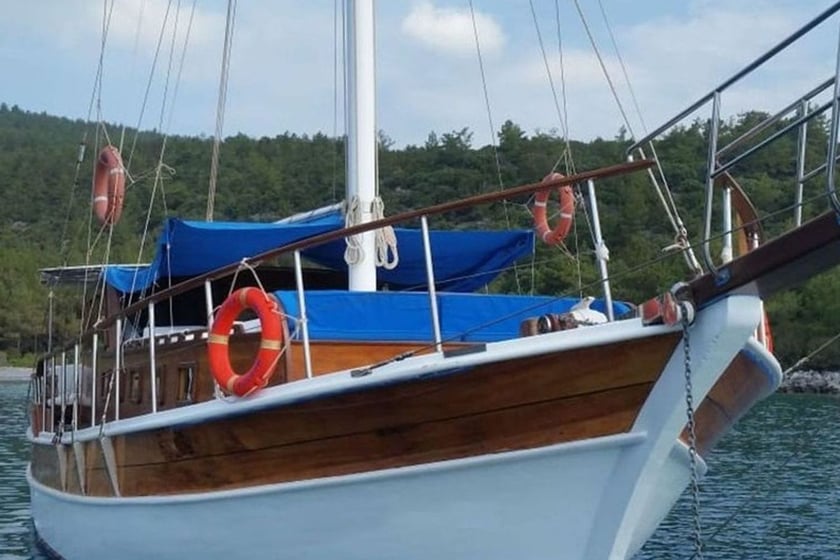 Bodrum Gulet 3 cabin 6 berths 6 guests 15 m Listing Number: #9733 5