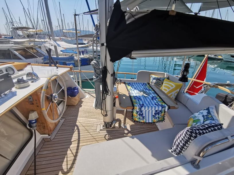 Marmaris Sailboat 2 cabin 4 berths 4 guests 44 ft Listing Number: #9750 2