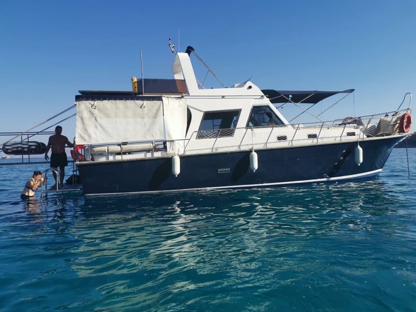 Datca Motor Yacht 2 cabin 4 berths 4 guests 11.5 m Listing Number: #9827 3