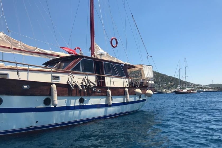 Bodrum Gulet 5 cabin 10 berths 10 guests 23 m Listing Number: #9882 3