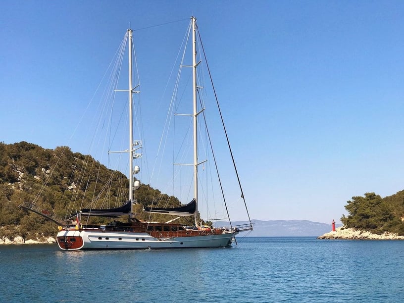 Marmaris Gulet 5 cabin 10 berths 10 guests 33.6 m Listing Number: #9891 3