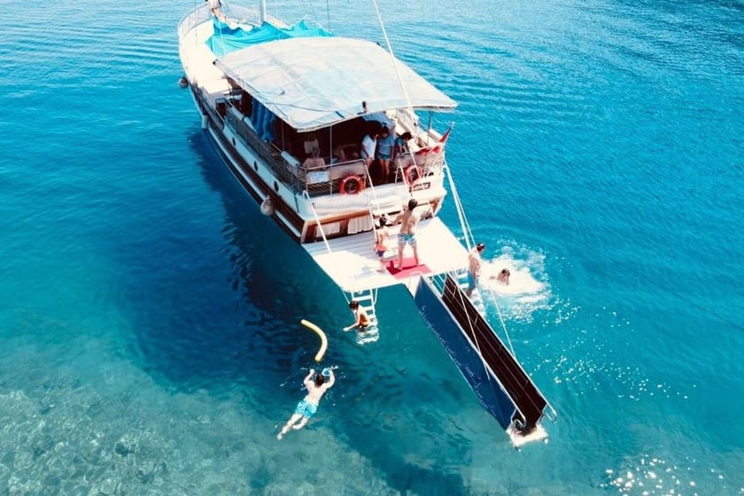 Fethiye Gulet   20 guests 19 m Listing Number: #9898 3