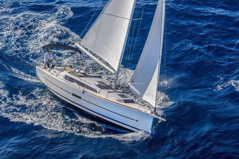 Gocek Sailboat 2 cabin 4 berths 4 guests 36 ft Listing Number: #9938 2