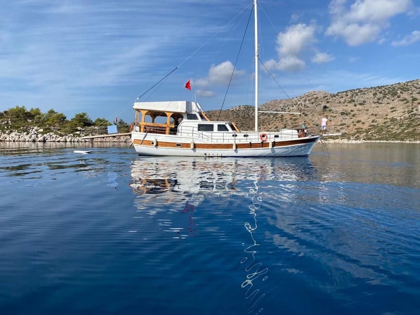 Orhaniye Gulet 4 cabin 8 berths 8 guests 18 m Listing Number: #9953