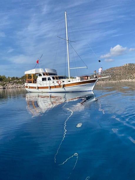 Orhaniye Gulet 4 cabin 8 berths 8 guests 18 m Listing Number: #9953 2