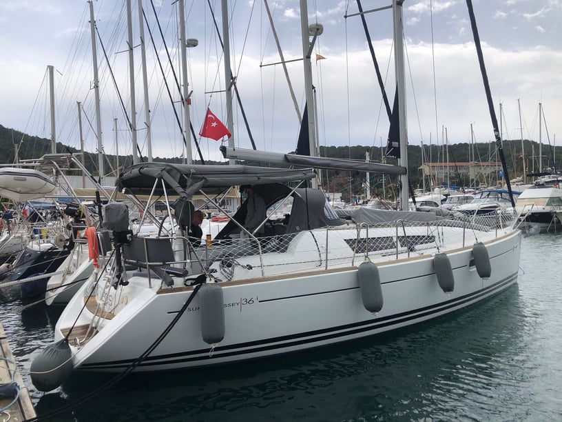 Selimiye Sailboat 3 cabin 6 berths 6 guests 10.69 m Listing Number: #9991 4