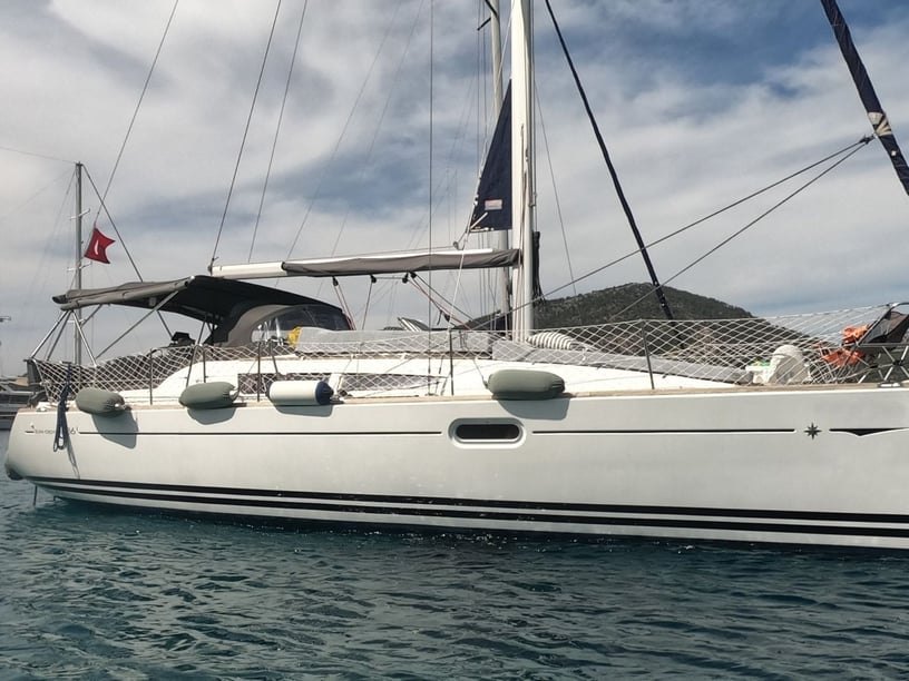 Selimiye Sailboat 3 cabin 6 berths 6 guests 10.69 m Listing Number: #9991 5