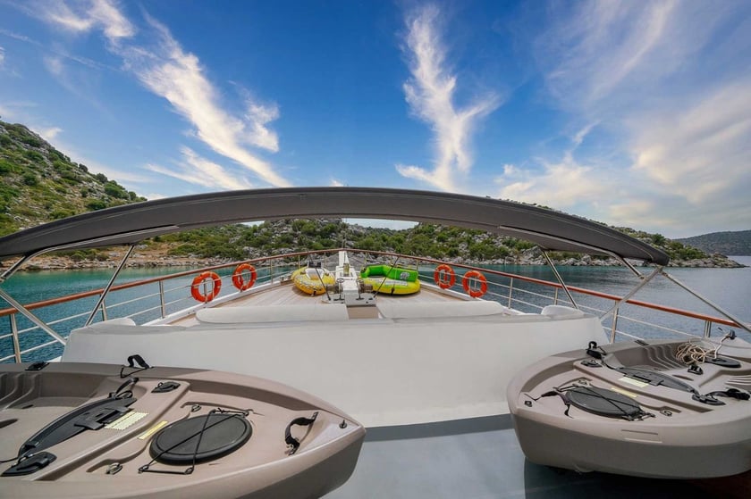 Bozburun Gulet 6 kabin Konaklama 13 kişi Seyir 14 kişi 34 m İlan No: #10078 5