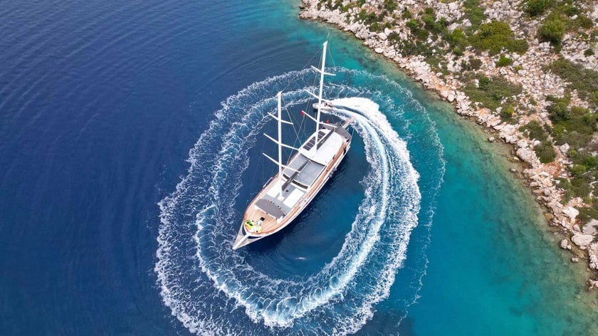 Bozburun Gulet 6 kabin Konaklama 13 kişi Seyir 14 kişi 34 m İlan No: #10078