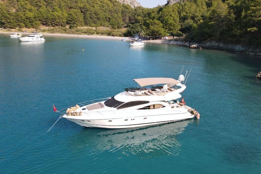 Kemer Yate a motor Cabina 3  6  literas 6  invitados 20 m Número de anuncio: #10093 4