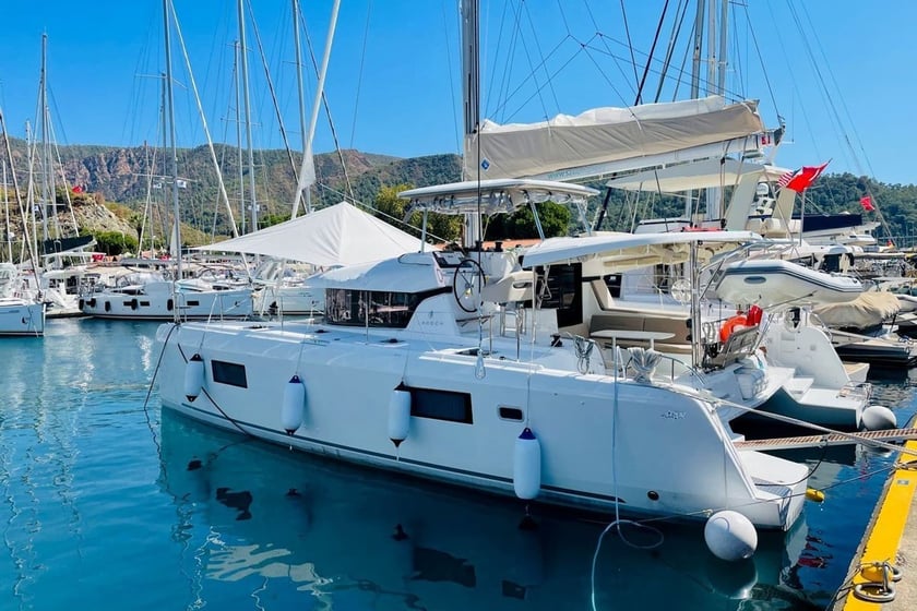 Marmaris Catamaran 4 cabin 8 berths 8 guests 42 ft Listing Number: #10166