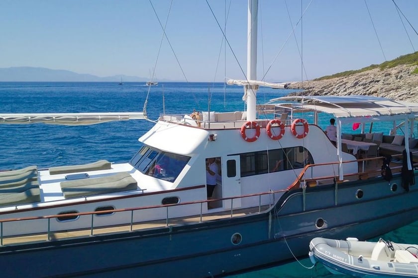 Bodrum Gulet 6 kabin Konaklama 12 kişi Seyir 12 kişi 28 m İlan No: #10180 4