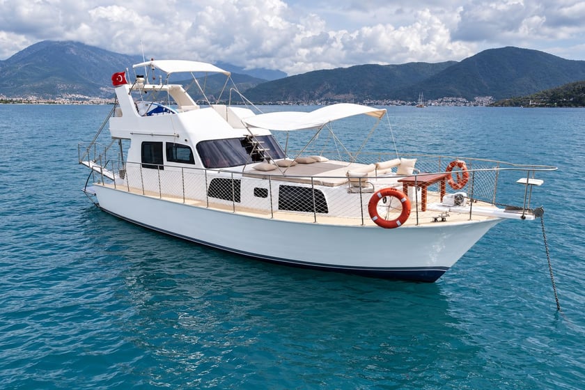 Fethiye Yate a motor Cabina 3  6  literas 12  invitados 15 m Número de anuncio: #10258