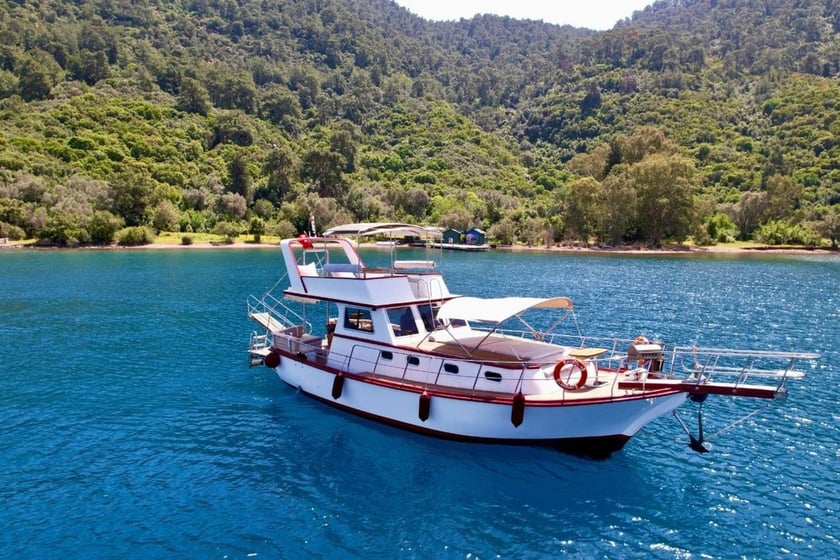 Marmaris Motoryat 2 kabin Konaklama 4 kişi Seyir 6 kişi 12 m İlan No: #10356 3