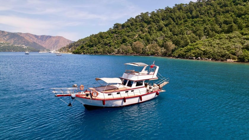 Marmaris Yacht a motore cabina 2  cuccette 6  6  ospiti 12 m Numero dell'inserzione: #10356