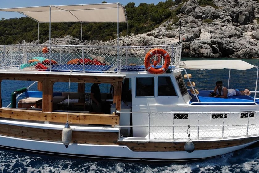 Demre Gulet   6 guests 10.5 m Listing Number: #10403 5