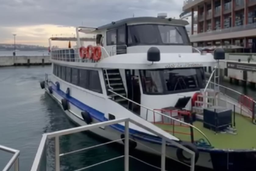 Haliç Gulet   Seyir 50 kişi 22 m İlan No: #10516