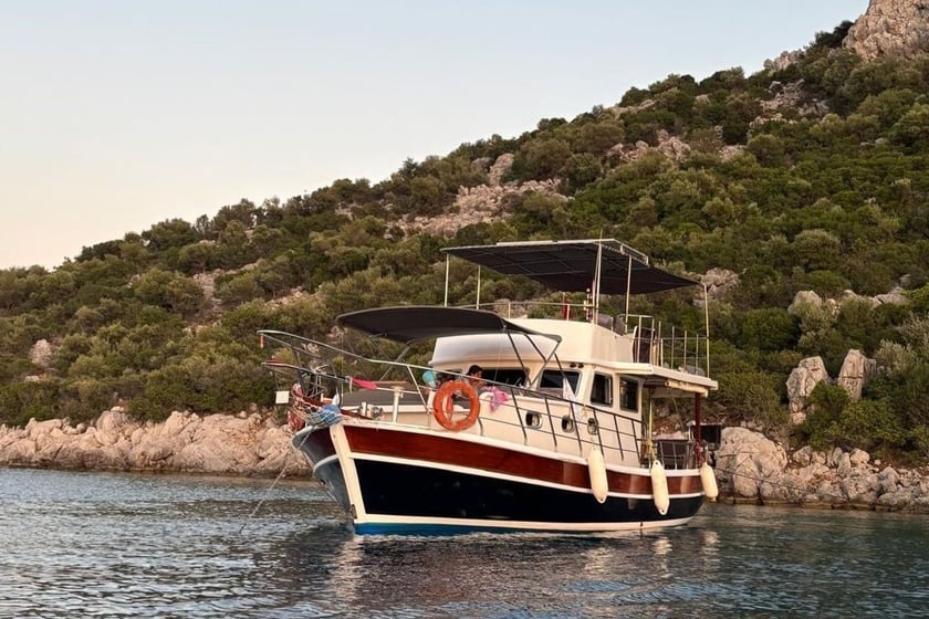 Bozburun Gulet 2 cabin 4 berths 6 guests 12 m Listing Number: #10530 2
