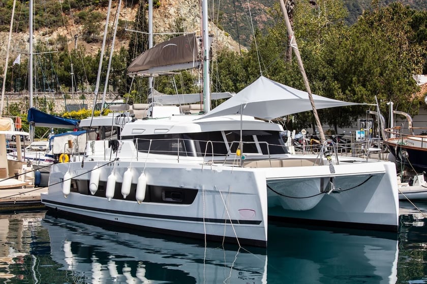 Marmaris Catamaran Cabine 4  Couchettes 8  Invités 8  40 ft Numéro de l'annonce: #10570