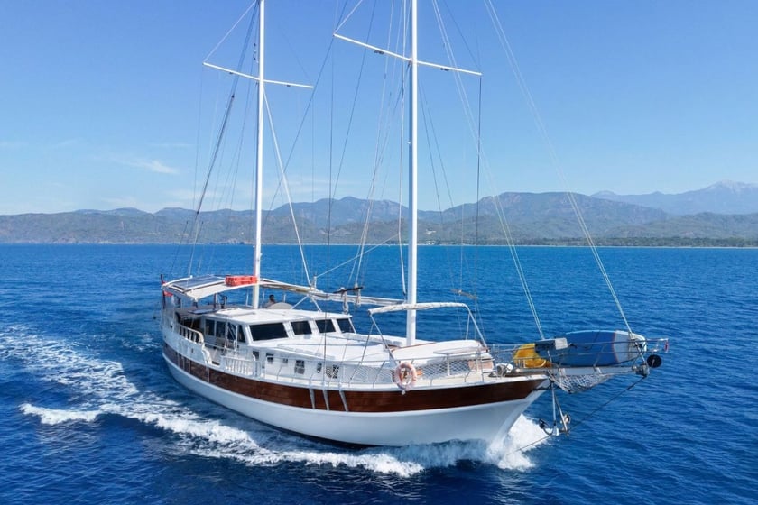 Göcek Gulet 6 Kabine 12 Liegeplätze 12 Gäste 23 m Nummer des Inserats: #10605