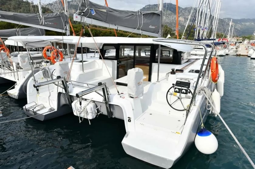 Göcek Catamarano cabina 6  cuccette 10  10  ospiti 11.39 m Numero dell'inserzione: #10623 2