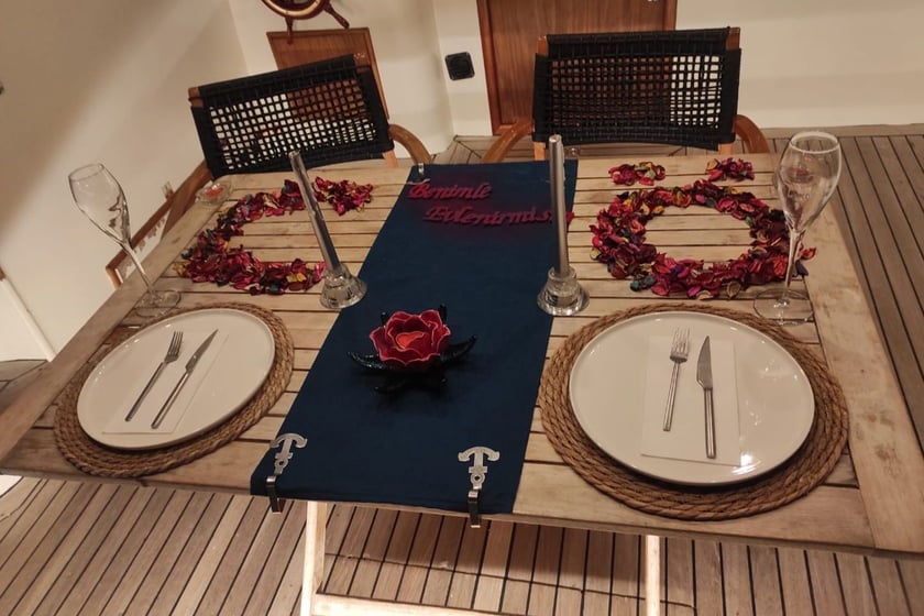 Tuzla Motor Yacht   3 guests 10 m Listing Number: #10826 5