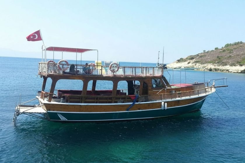 İzmir Yate a motor   12  invitados 14.5 m Número de anuncio: #10837