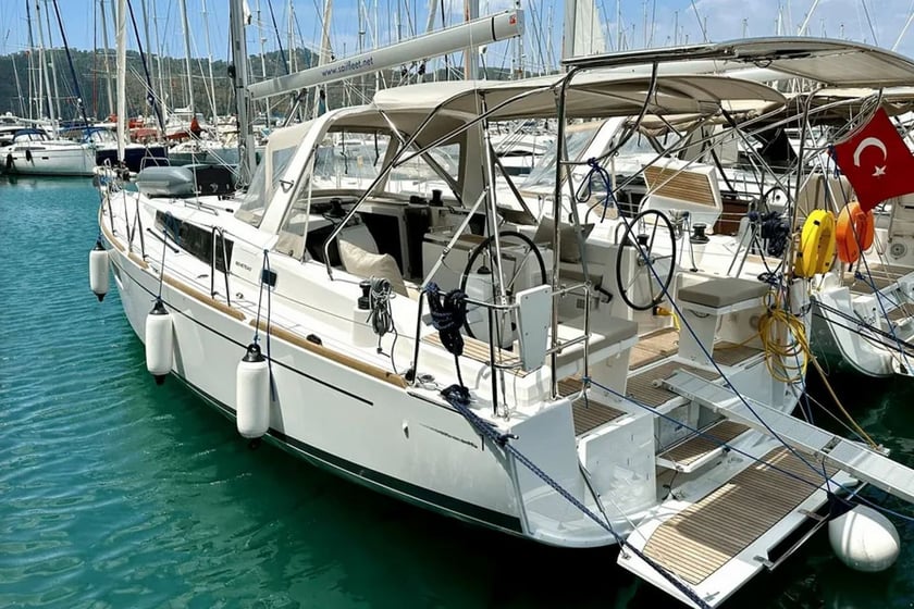 Fethiye Yelkenli 3 kabin Konaklama 6 kişi Seyir 6 kişi 11.8 m İlan No: #10894 2