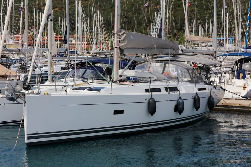 Marmaris Zeilboot Cabine 4  8  slaapplaatsen 8  gasten 14.04 m Lijstnummer: #10935