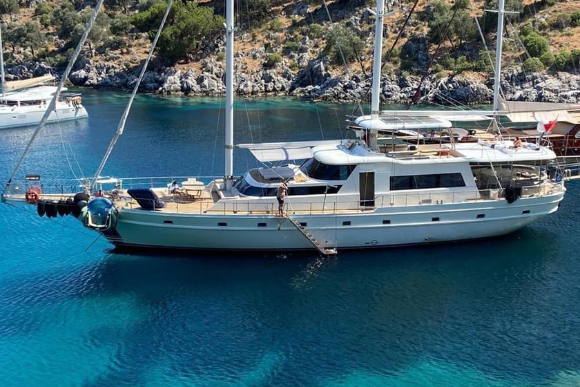 Göcek Gulet 5 Kabine 10 Liegeplätze 10 Gäste 33 m Nummer des Inserats: #11008