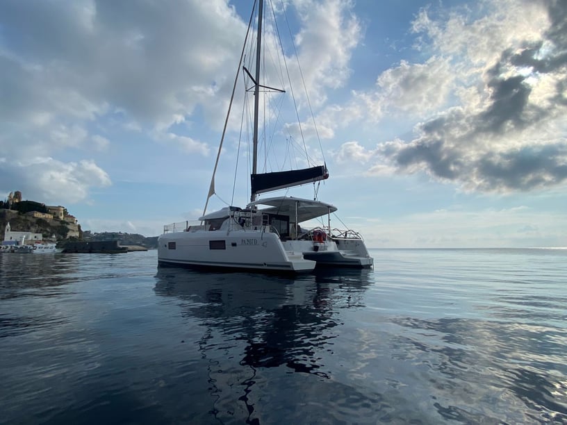 Palermo Catamarán Cabina 4  12  literas 12  invitados 12.94 m Número de anuncio: #11064 4