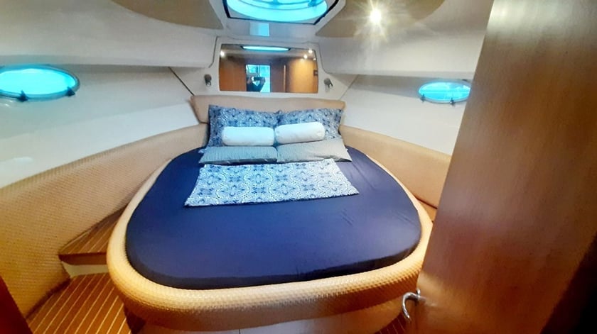 Zadar Motorboat 2 cabin 6 berths 6 guests 10.98 m Listing Number: #11071 4