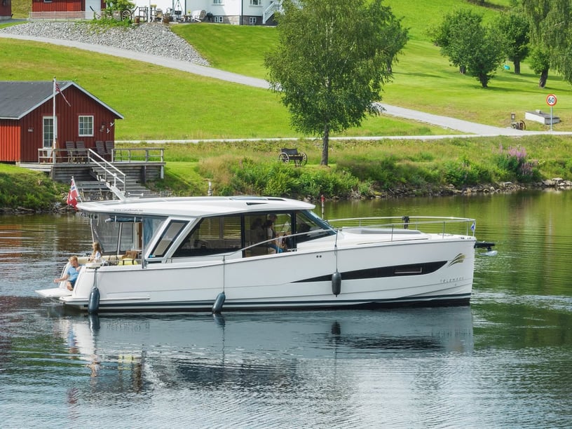 Posgrunn Motorboat 2 cabin 6 berths 6 guests 11.99 m Listing Number: #11112 3