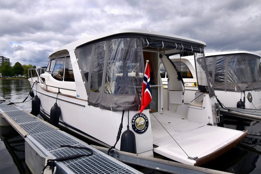 Posgrunn Motorboat 1 cabin 7 berths 7 guests 9.99 m Listing Number: #11116 5