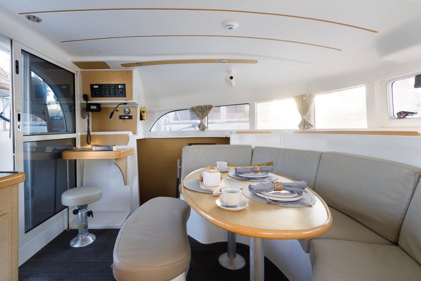 Kos Catamaran Cabine 4  Couchettes 10  Invités 10  11.55 m Numéro de l'annonce: #11123 4