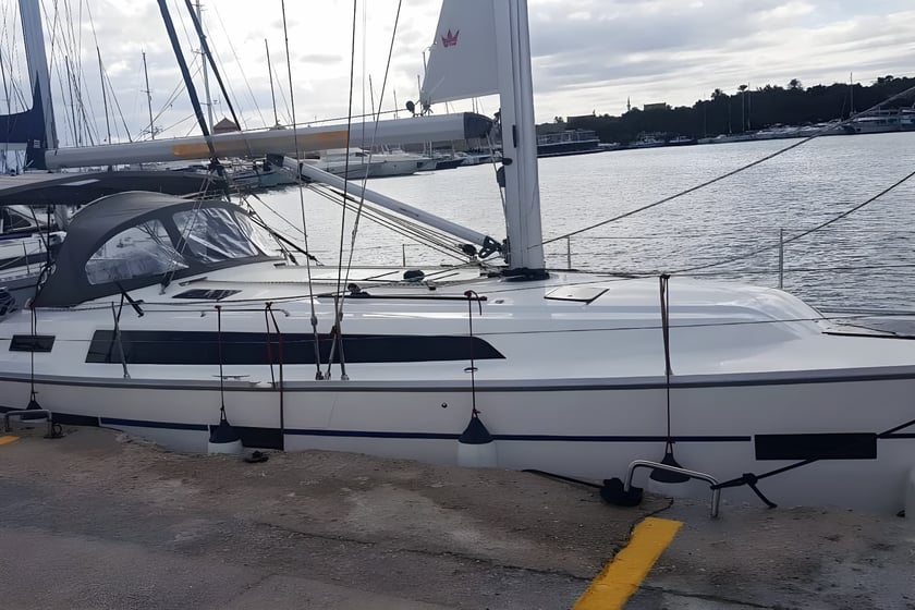 Rhodos Segelboot 3 Kabine 7 Liegeplätze 7 Gäste 12.35 m Nummer des Inserats: #11145 5