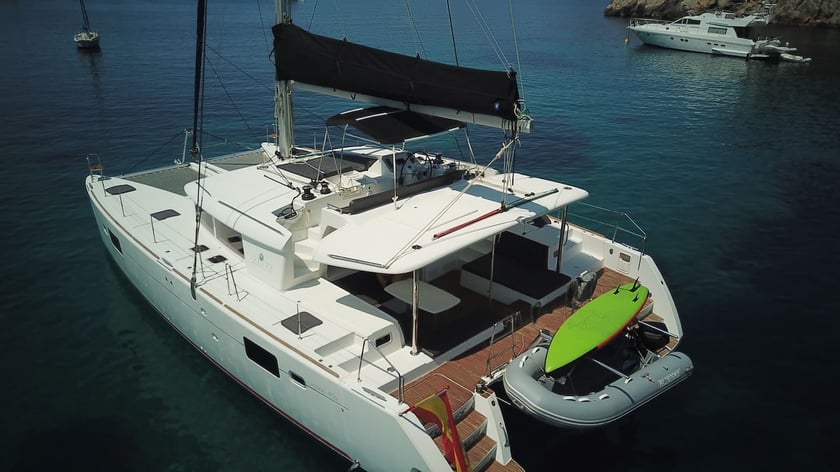 Ibiza Catamarán Cabina 4  10  literas 12  invitados 13.97 m Número de anuncio: #11156 3